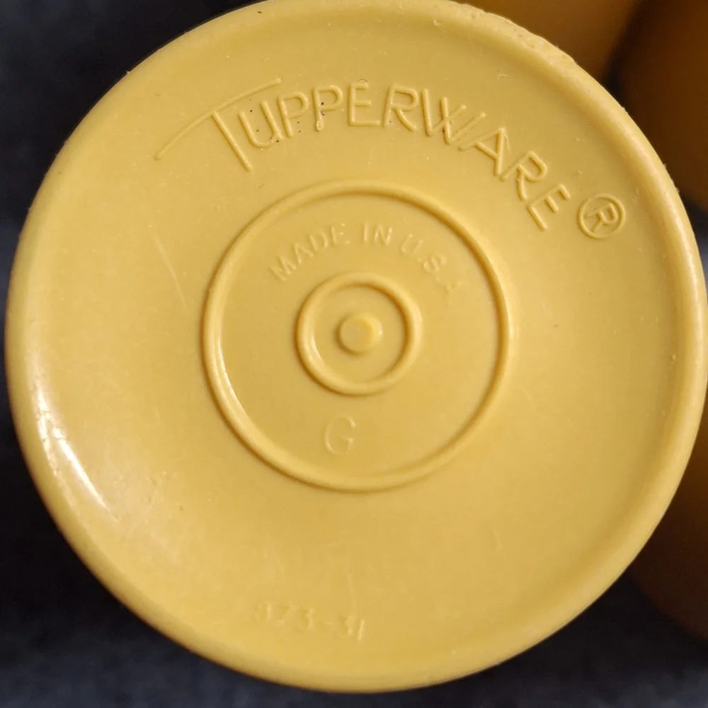 Vintage Tupperware Harvest Gold 10 Ounce Tumbler Set(4)
